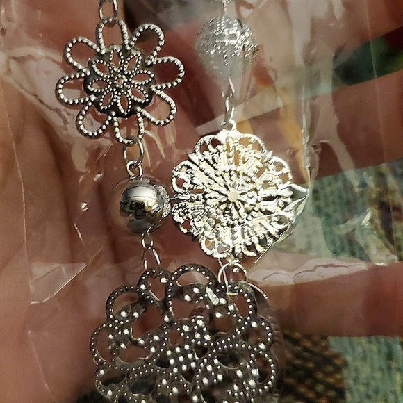 Chic Bohemian style flower & beads, alloy layered long necklace. - Picture 5 of 7